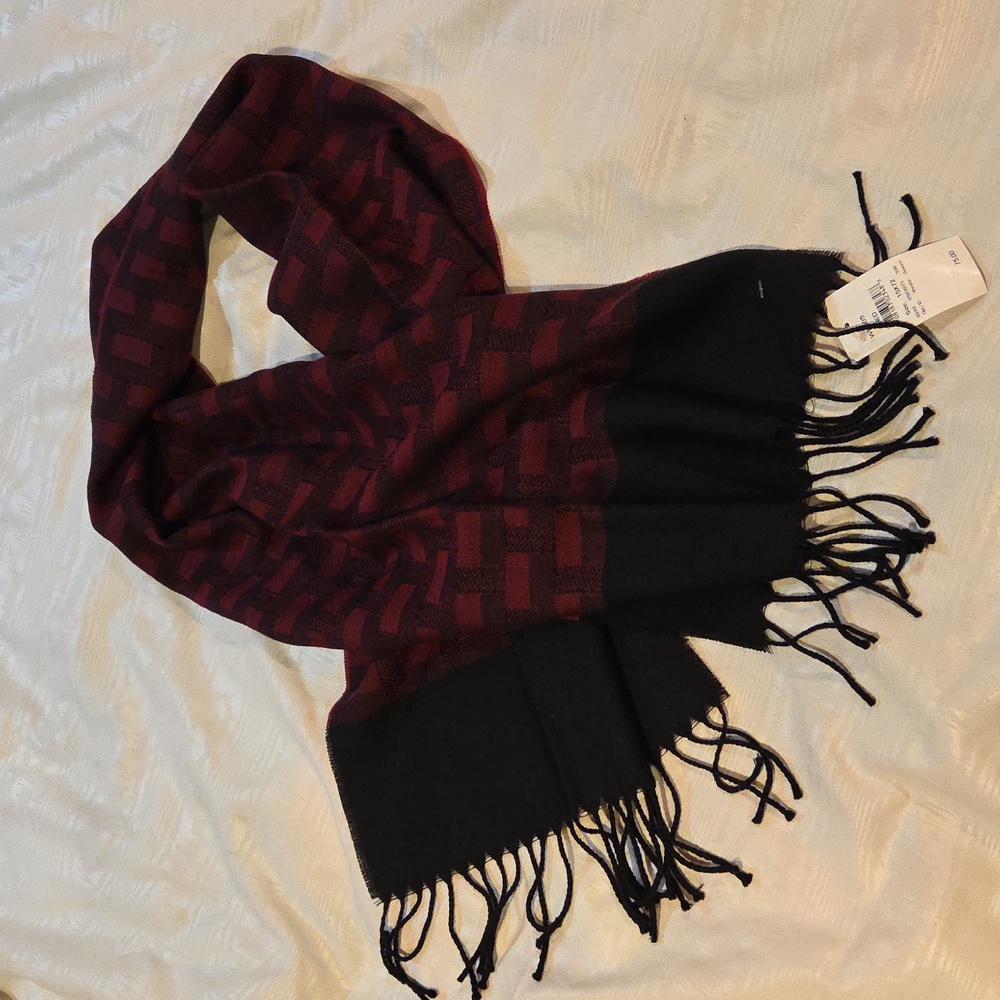NWT Nordstrom 100 % Merino Wool Scarf with Fringe. Burgundy Red  Black Germany